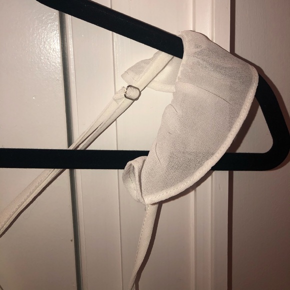 wrap blouse with ruffled shoulder - Picture 3 of 6